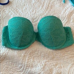 Victoria’s Secret strapless bra